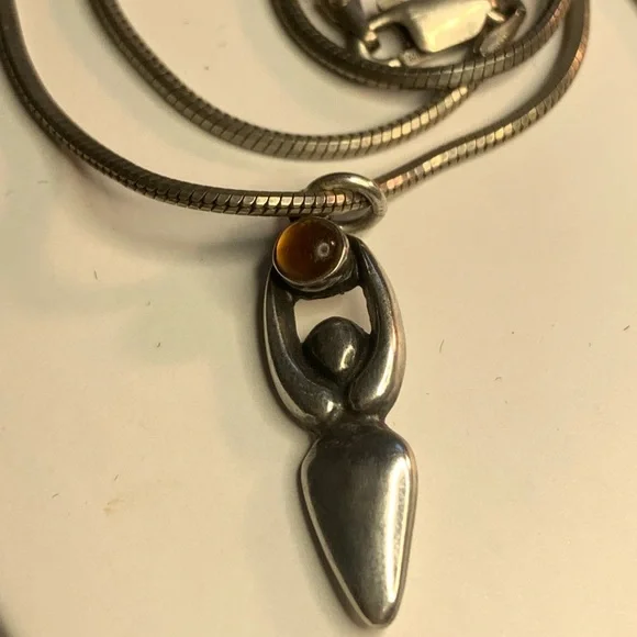 Silver and Amber Pendant Necklace. Stamped. Such a beautiful piece! - Picture 2 of 8